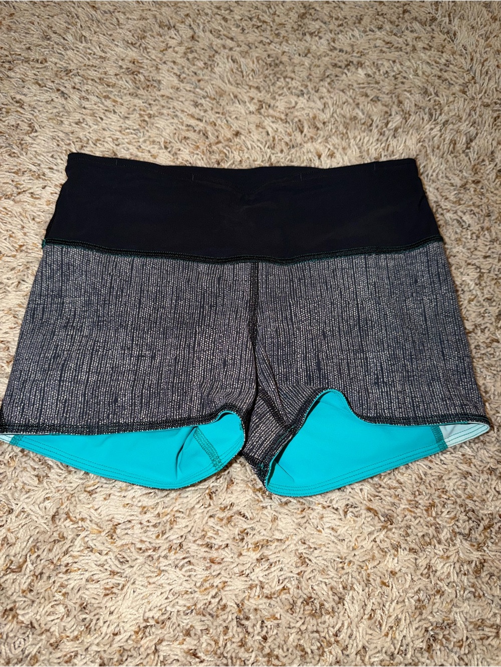 Lululemon Water Bound Shorts
Tropical Blue / Aquamarine / Black Size 6 - Picture 6 of 12